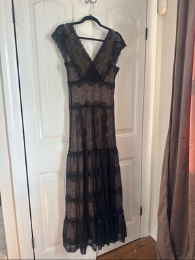 Black Lace V-Neck Tiered Maxi Dress with Cap Sleeves
